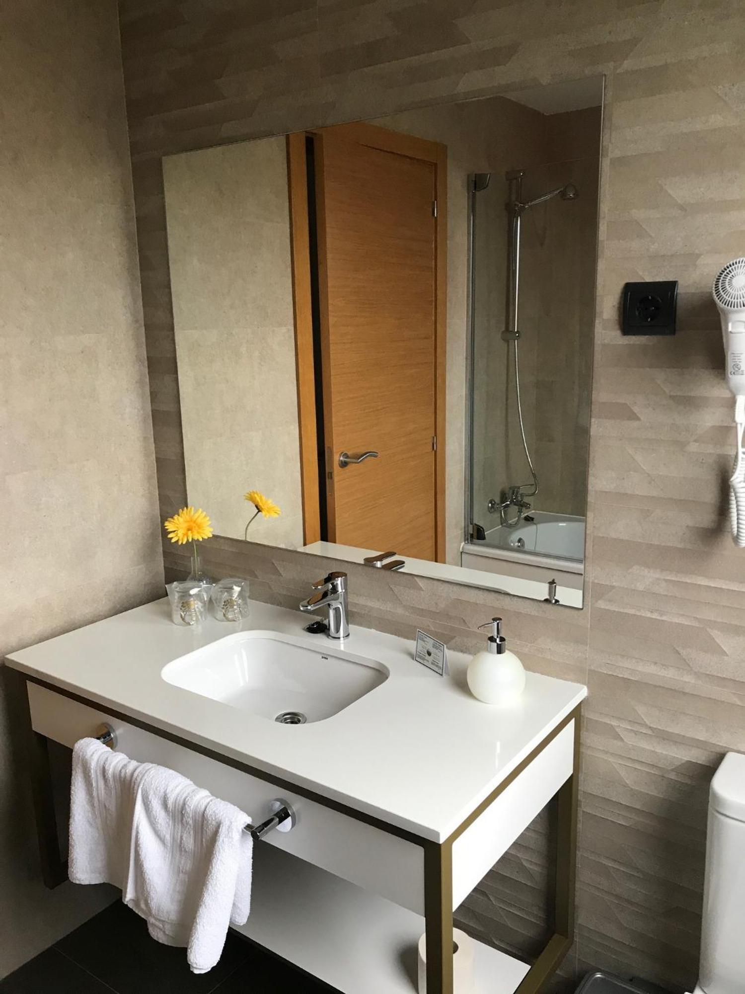 Hotel Mercedes Camargo Phòng bức ảnh